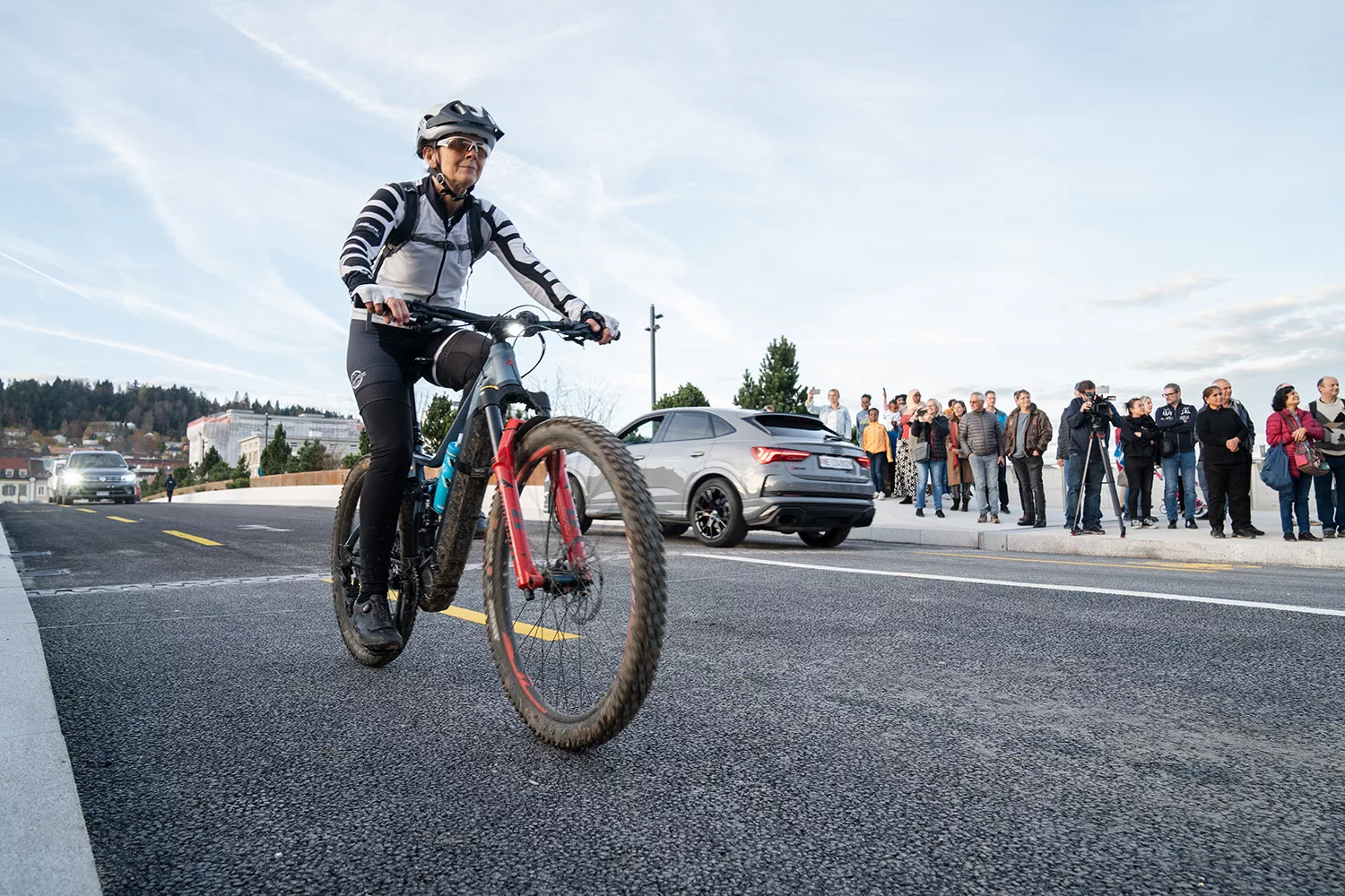 Le Grand Pont rouvre à La Chaux-de-Fonds. Dès 18h, les premières voitures ont pu le traverser.
La Chaux-de-Fonds, le 25.10.2024
Photo: Nicolas Montandon